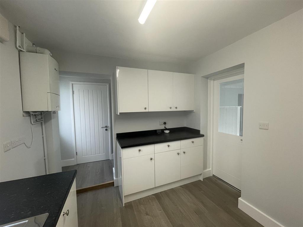 Kitchen 3.jpg