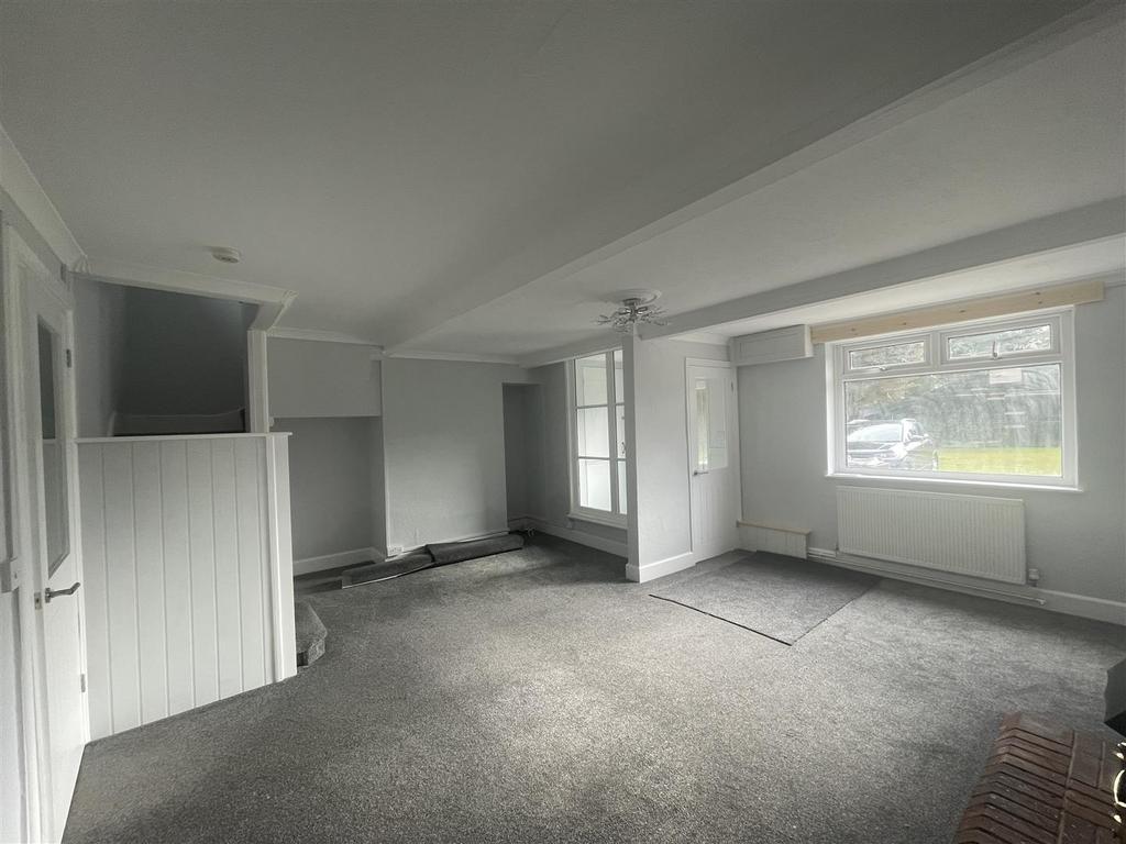 Living room 2.jpg
