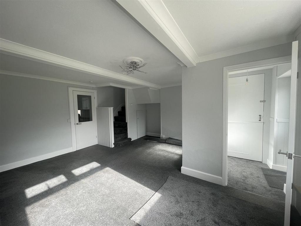 Living room 4.jpg