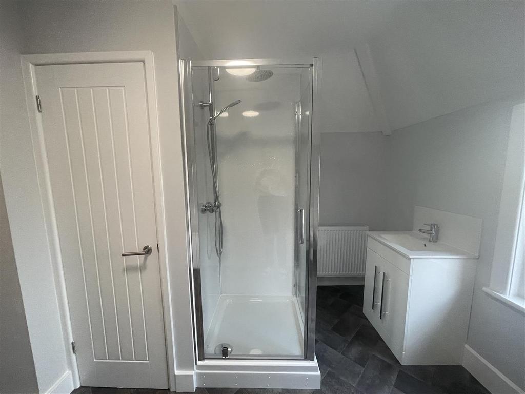 Bathroom 1.jpg