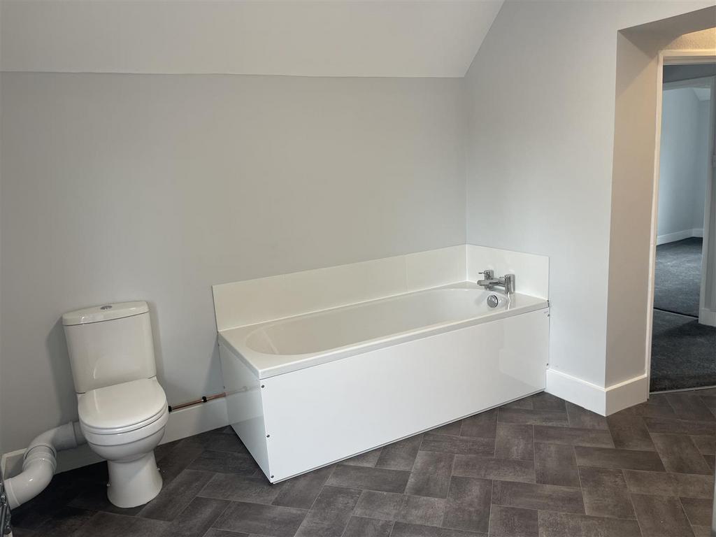 Bathroom 2.jpg