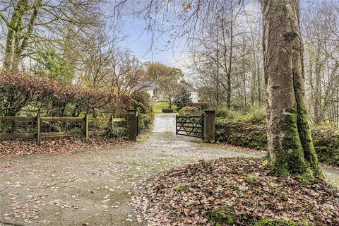undefined, Hoo Meavy, Yelverton