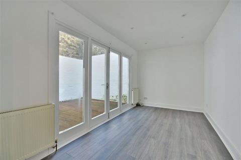 3 bedroom flat to rent, Dyne Road, Brondesbury Park
