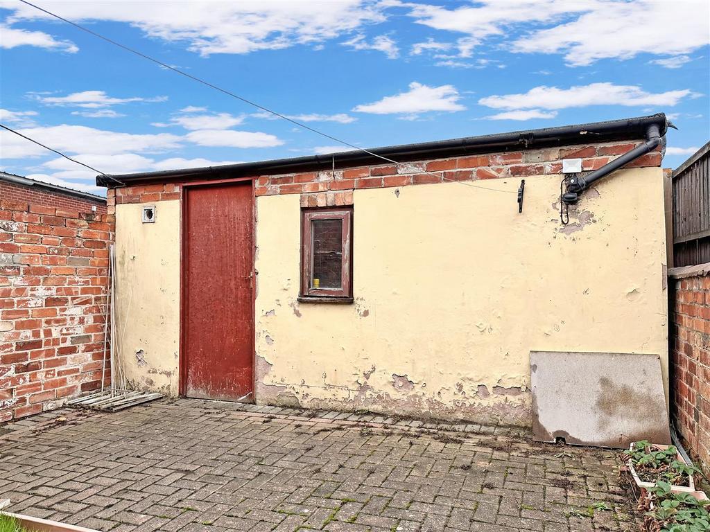 Detached Outbuilding 065