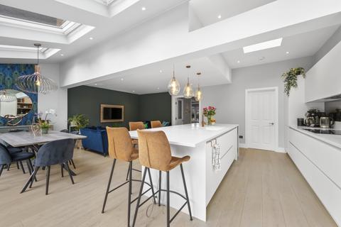 4 bedroom detached house to rent, Croylands Drive, Surbiton KT6
