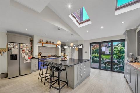 4 bedroom terraced house for sale, Cranley Gardens, Palmers Green, N13
