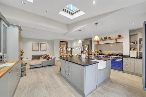 4 bedroom terraced house for sale, Cranley Gardens, Palmers Green, N13