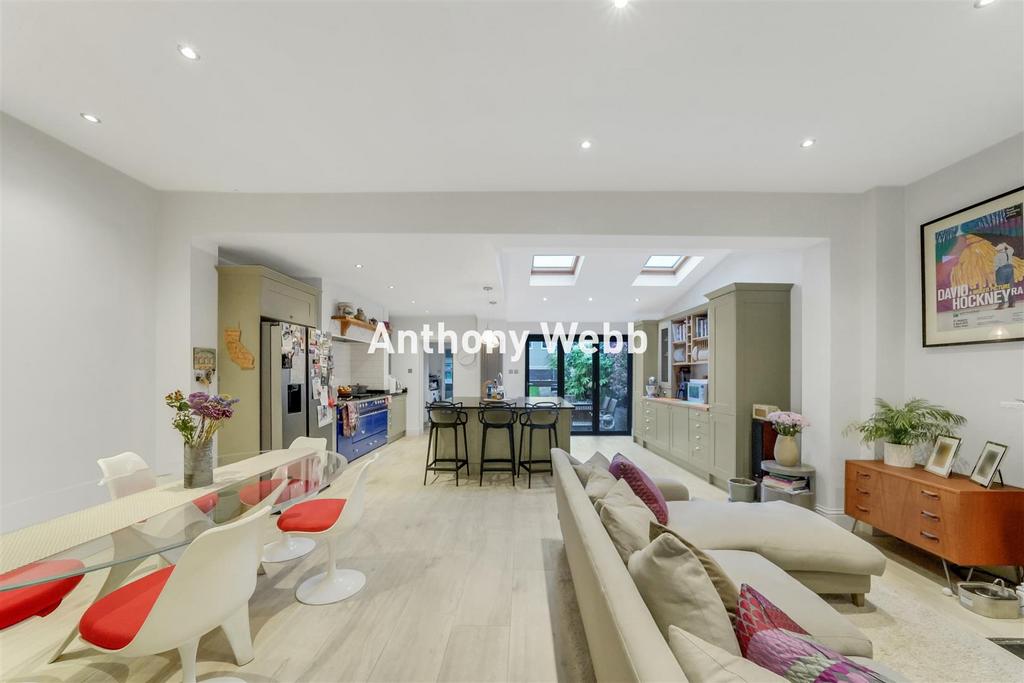 Dining/sitting area