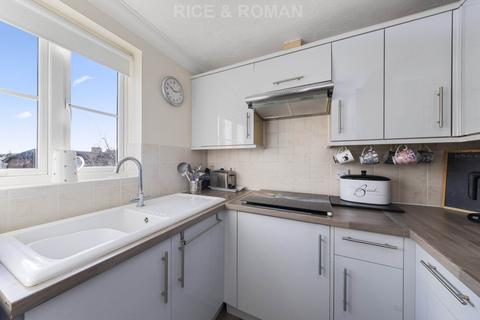 1 bedroom retirement property for sale, Guildford Road, Lightwater GU18