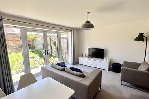 2 bedroom semi-detached house to rent, Greyhound Mews, Wantage OX12