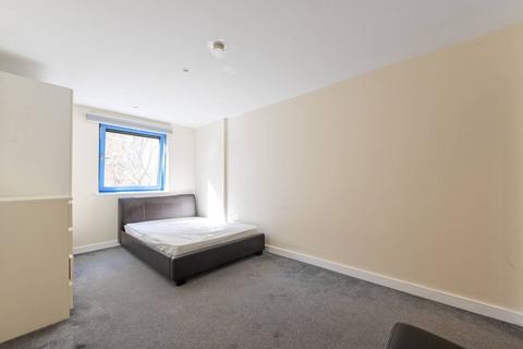3 bedroom flat to rent, Westgate, Royal Docks, London, E16