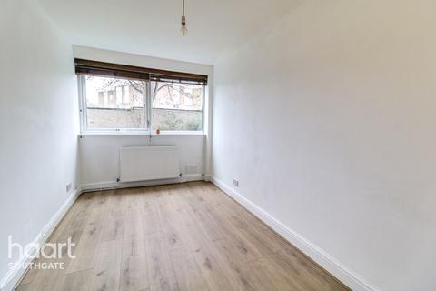 undefined, Maidstone Road, London