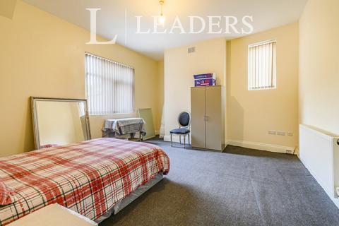 8 bedroom semi-detached house to rent, Bolton Road, Farnworth, BL4