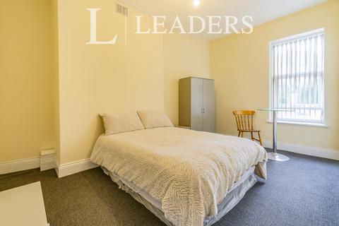 8 bedroom semi-detached house to rent, Bolton Road, Farnworth, BL4