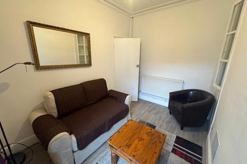 1 bedroom in a house share to rent, Angus Street, Roath, CF24