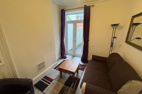 1 bedroom in a house share to rent, Angus Street, Roath, CF24