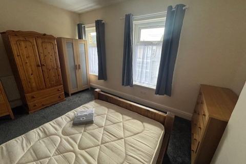 1 bedroom in a house share to rent, Angus Street, Roath, CF24