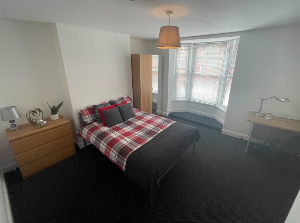 A spacious and inviting large double bedroom wi...