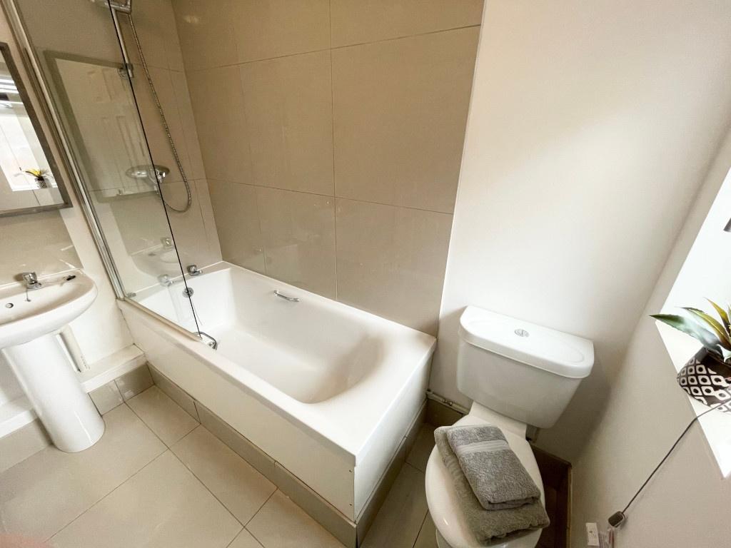 Modern, well-kept bathroom featuring a full bat...