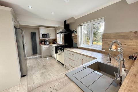 4 bedroom detached house for sale, Carrine Road, Truro