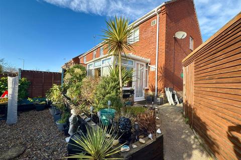 2 bedroom end of terrace house for sale, Diprose Drive, Parkhill, Lowestoft, Suffolk.