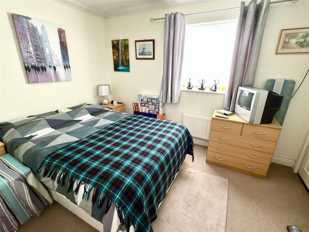 Bed 1.jpg