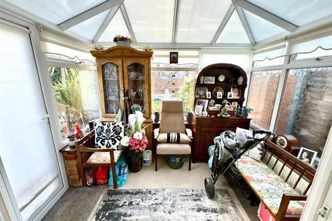 2 bedroom end of terrace house for sale, Diprose Drive, Parkhill, Lowestoft, Suffolk.