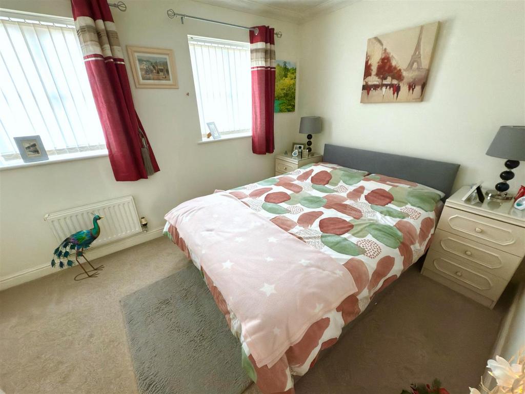 Bed 2.jpg