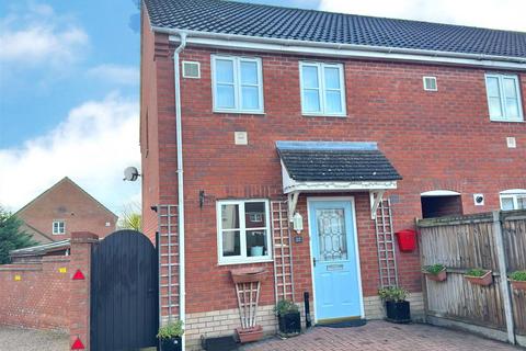 2 bedroom end of terrace house for sale, Diprose Drive, Parkhill, Lowestoft, Suffolk.