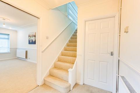 3 bedroom semi-detached house for sale, Warwick Gardens, Rayleigh, SS6