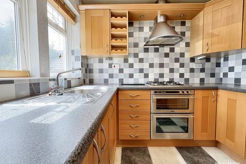 2 bedroom end of terrace house to rent, Moor End Lane, Dewsbury