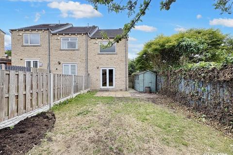 2 bedroom end of terrace house to rent, Moor End Lane, Dewsbury
