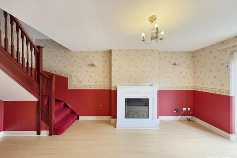 2 bedroom end of terrace house to rent, Moor End Lane, Dewsbury
