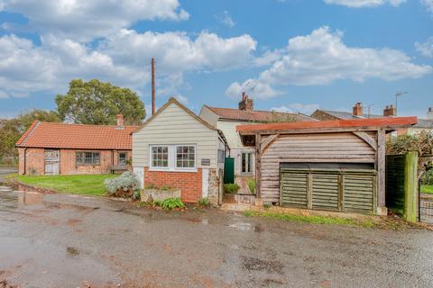 1 bedroom cottage for sale, The Street, Honing
