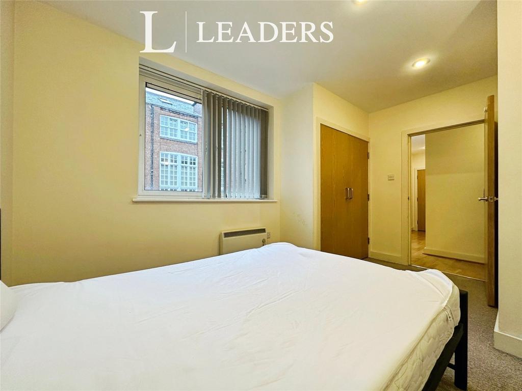 Master Bedroom (2)