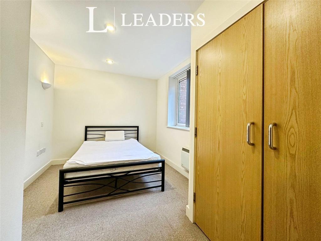 Master Bedroom (4)