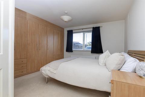 2 bedroom apartment for sale, Laund Road, Huddersfield HD3