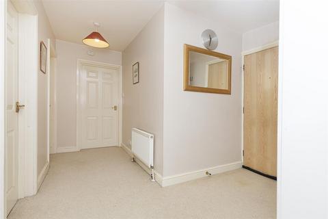 2 bedroom apartment for sale, Laund Road, Huddersfield HD3