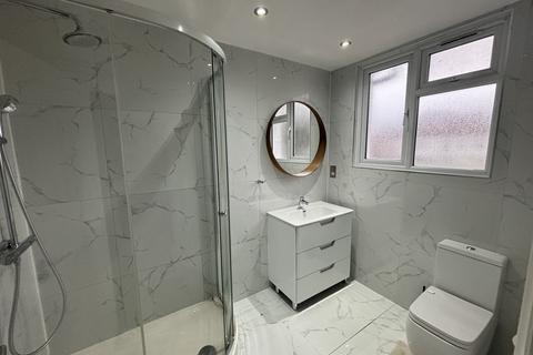 4 bedroom maisonette to rent, Golden Rise, NW4