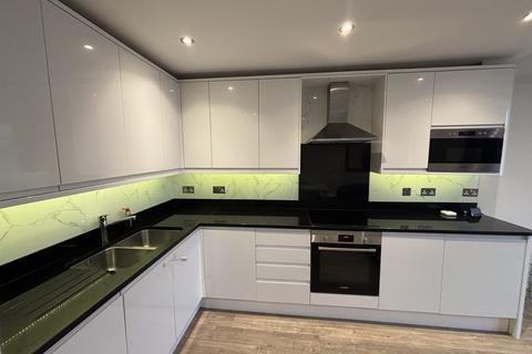 4 bedroom maisonette to rent, Golden Rise, NW4