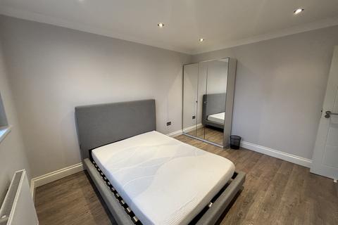 4 bedroom maisonette to rent, Golden Rise, NW4