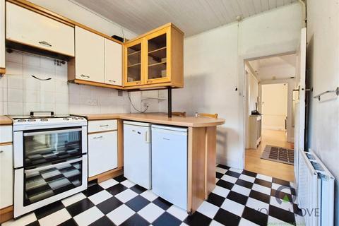 4 bedroom detached house to rent, Villiers Avenue, Surbiton KT5