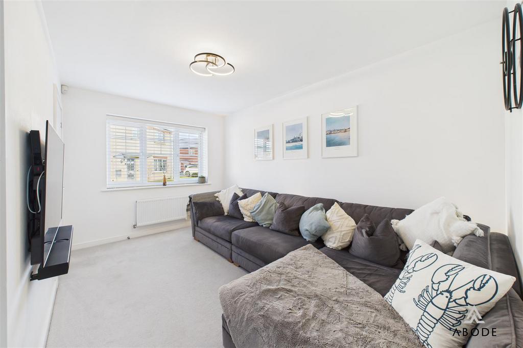 CAM01882 G0-PR0221-STILL021.jpg