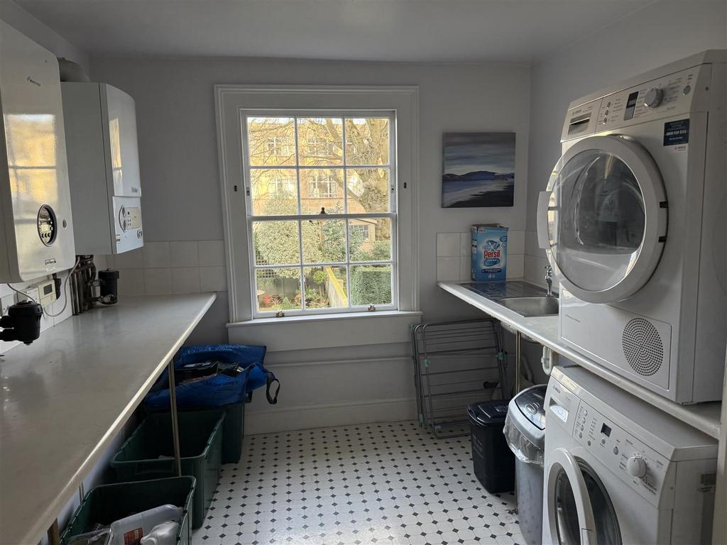 Utility room communal.jpeg