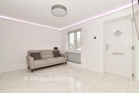 1 bedroom ground floor maisonette for sale, Lorrimore Close, Billericay, Essex