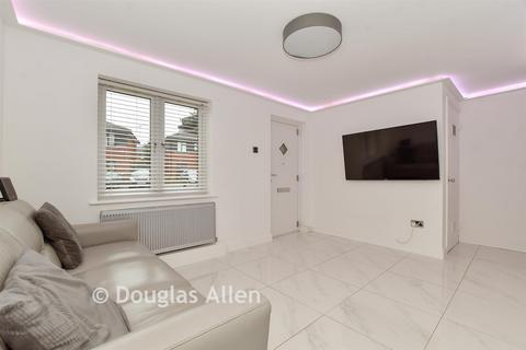 1 bedroom ground floor maisonette for sale, Lorrimore Close, Billericay, Essex