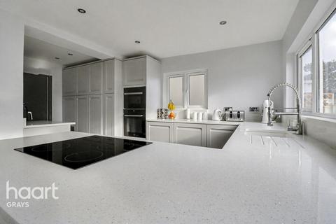 4 bedroom semi-detached house for sale, Lenmore Avenue, Grays