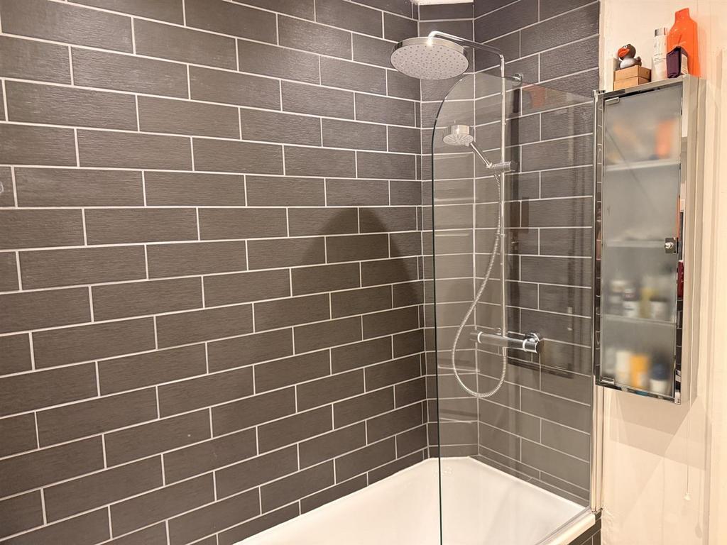 Shower 2.jpg