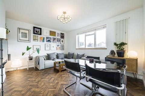 2 bedroom flat for sale, Crawthew Grove, London SE22