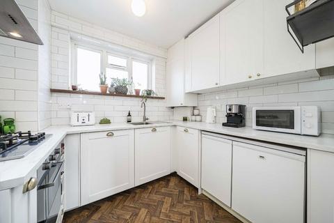 2 bedroom flat for sale, Crawthew Grove, London SE22